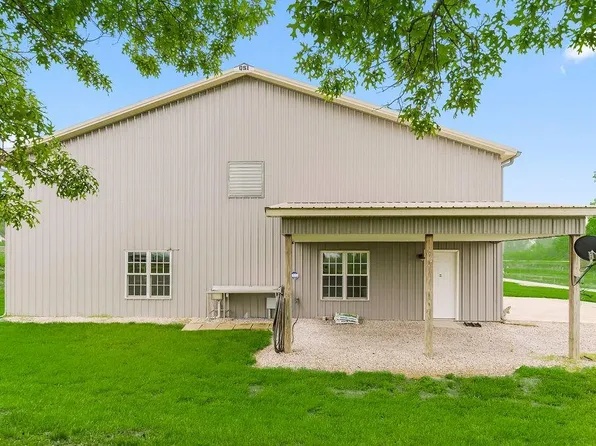 28810 Hospital Dr, Paola, KS 66071