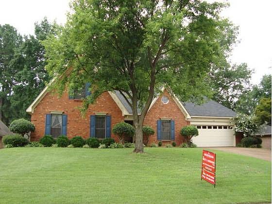 1st image of 1195 Carriage Dr S