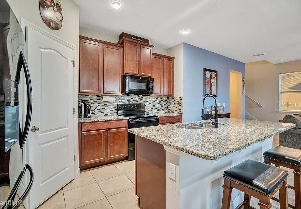 1st image of 2305R Kelmscott Ct