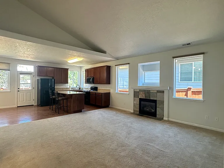 63351 Lamoine Ln — Photo 9