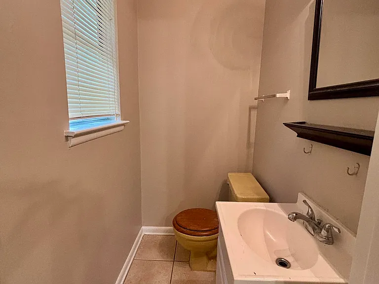 2218 Woodside Dr — Photo 8