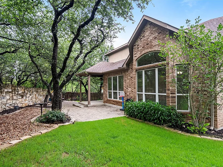 11704 Quintana Cv — Photo 35