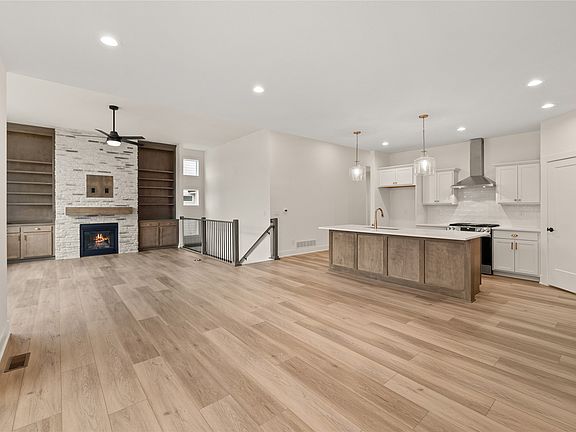 5th image of 413 NE 59th St