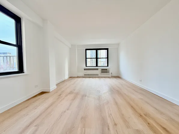 399 East 72nd Street image 8 of 12