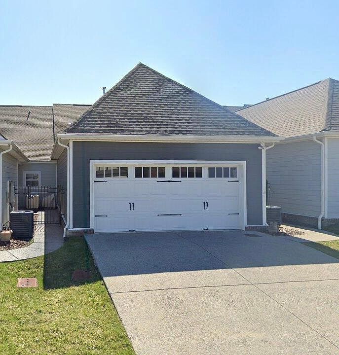 604 Weybridge Dr, back