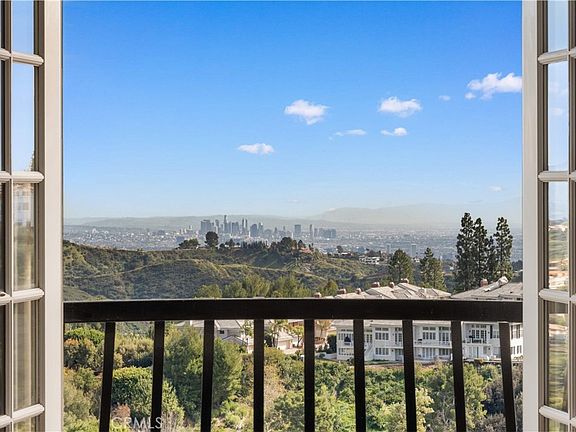 2nd image of 2282 Canyonback Rd