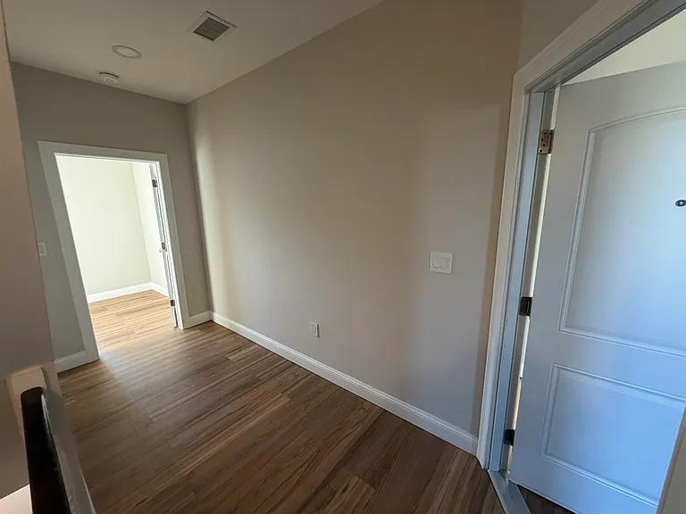 115 Wallington Ave — Photo 9