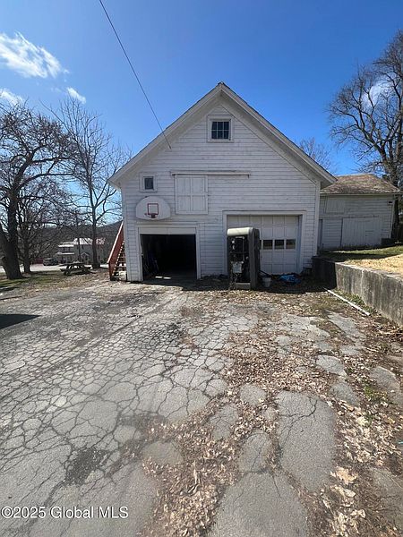 3rd image of 17 Pine Street