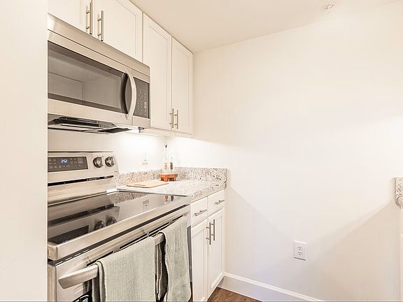 5th image of 601 Orange Ave NE #322