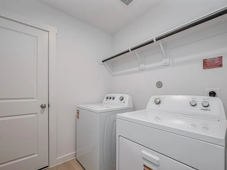 1535 Merulana Ln — Photo 10