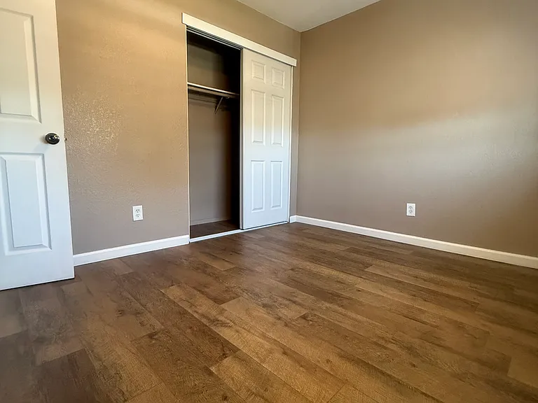 1354 Elwood St — Photo 14