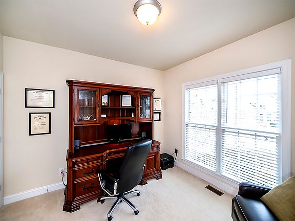 5th image of 404 Conaway Ct