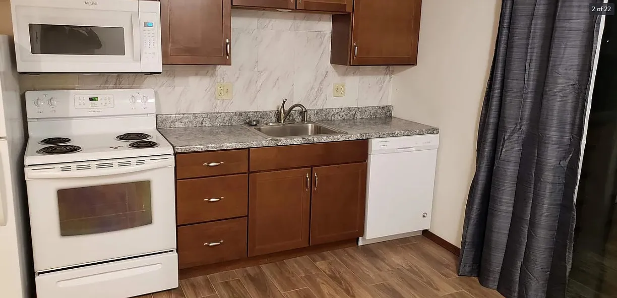 2 bed, 1.5 bath, 800 sqft, $825 — Photo 3