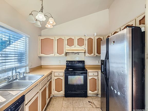4th image of 734 SAWTOOTH DR