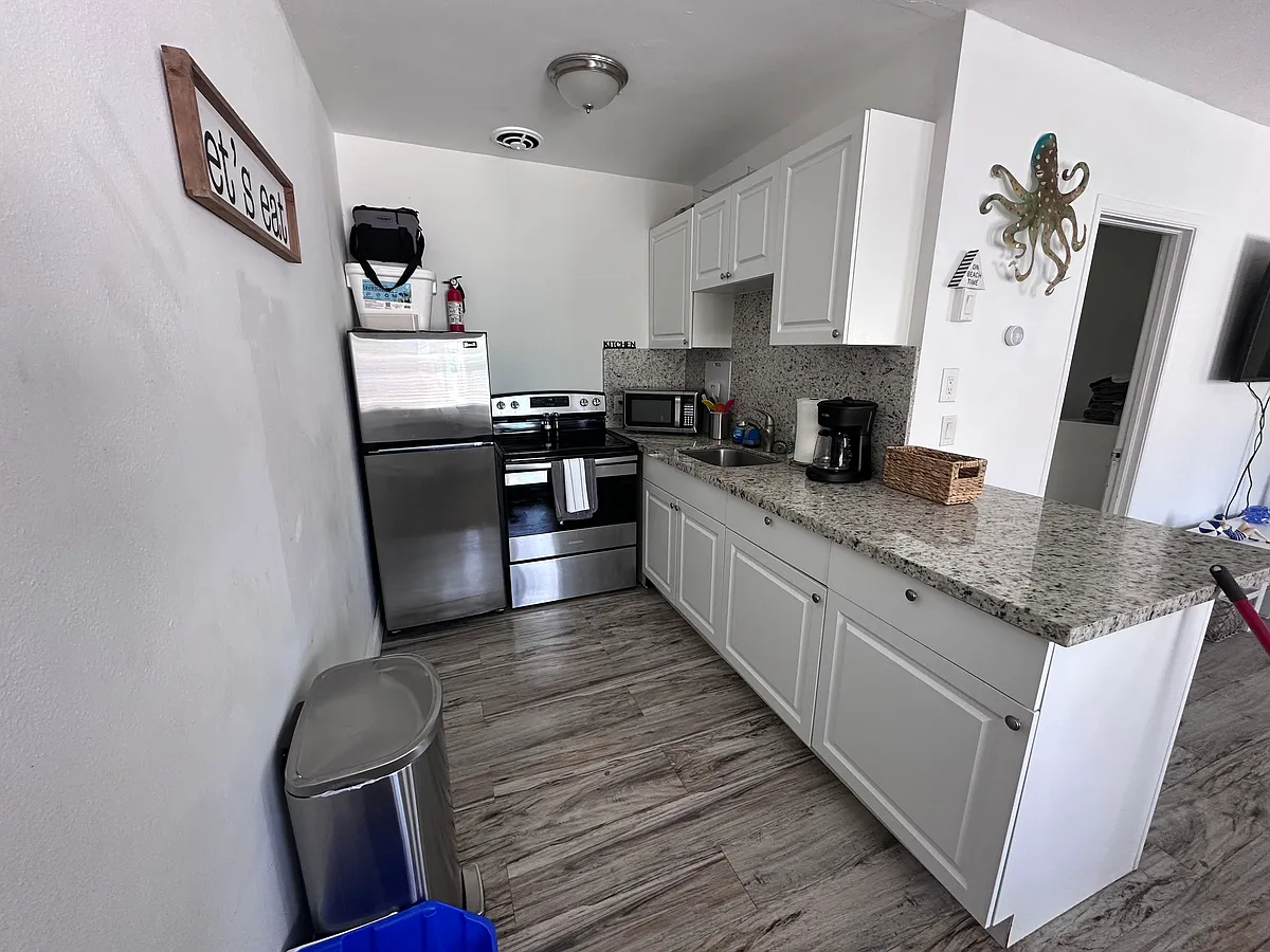 Building Photo - 100 Sandal Ln #7