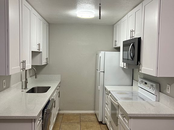 Updated Kitchen and Appliances