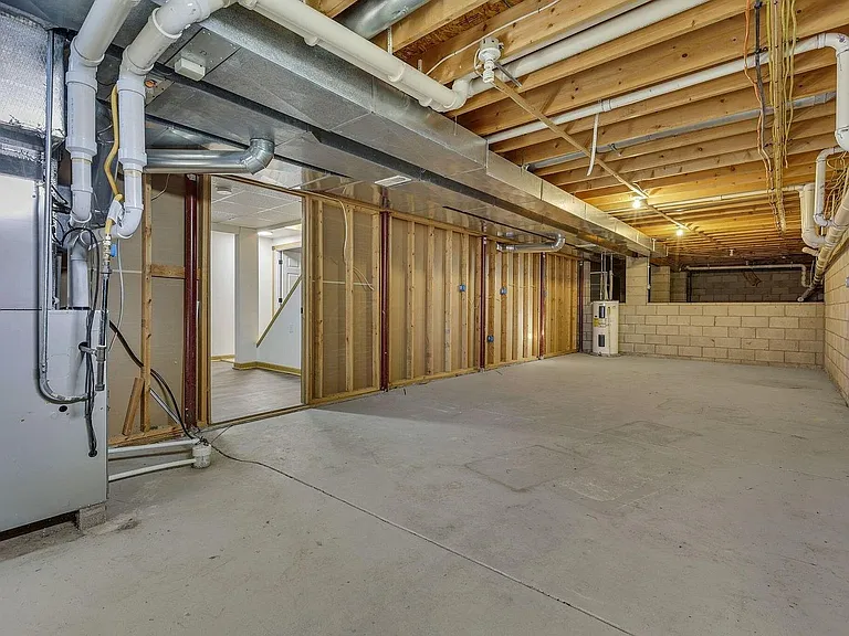 2453 Ryan Rd SE — Photo 46