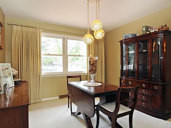 5th image of 624 Longwood Ct