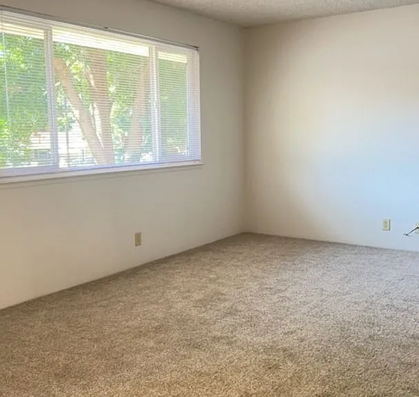 Lassen Villa Apartments — Photo 41