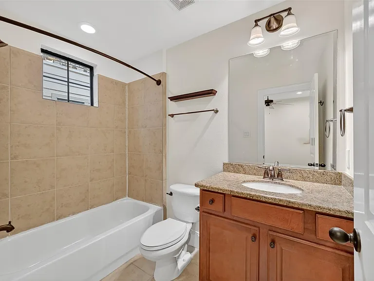 5305 Lillian St #B — Photo 7