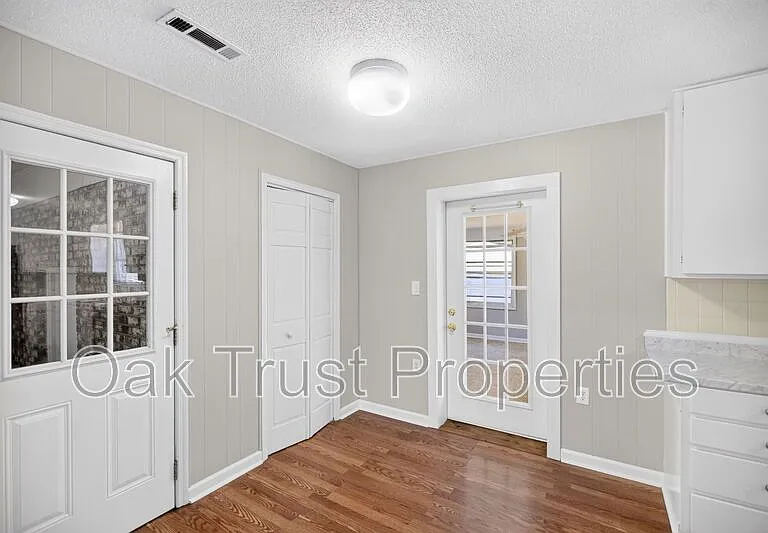 10 Newark Ave — Photo 10