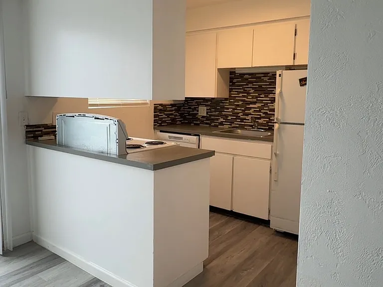 2111 Turner St — Photo 6