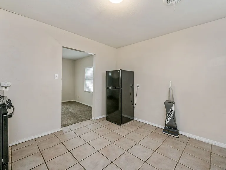 819 N Apache St — Photo 10