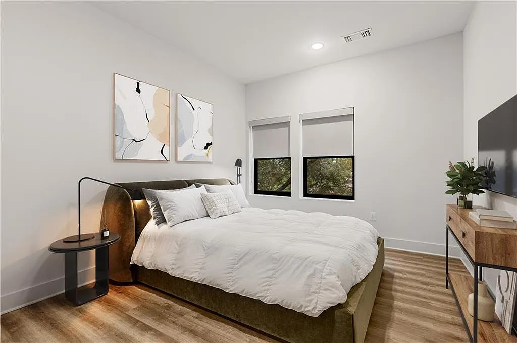 1 bed, 1.0 bath, 804 sqft, $1,950 — Photo 3