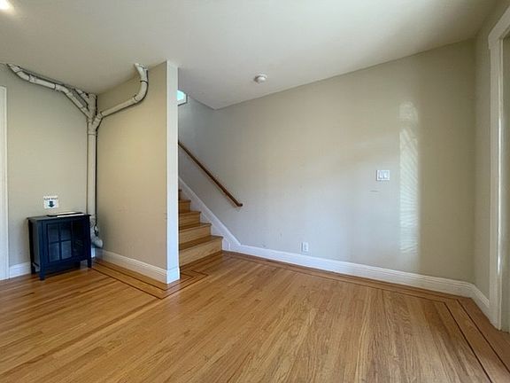 2nd image of 524 Girard St #2