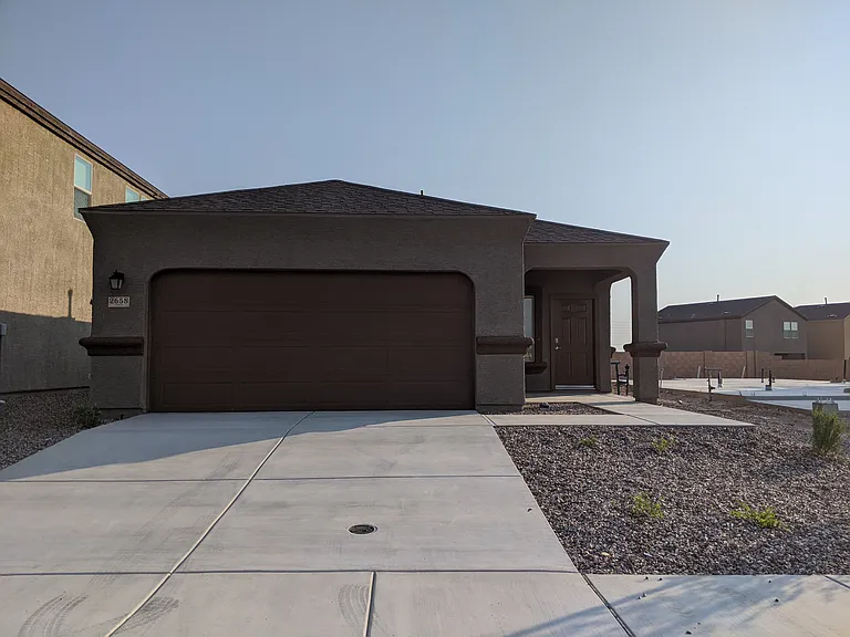 2658 E Calle Joya De Ventura — Photo 2