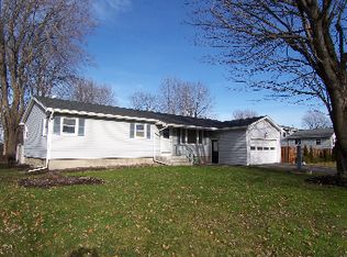 28 Glen Oaks Dr, Rochester, NY 14624