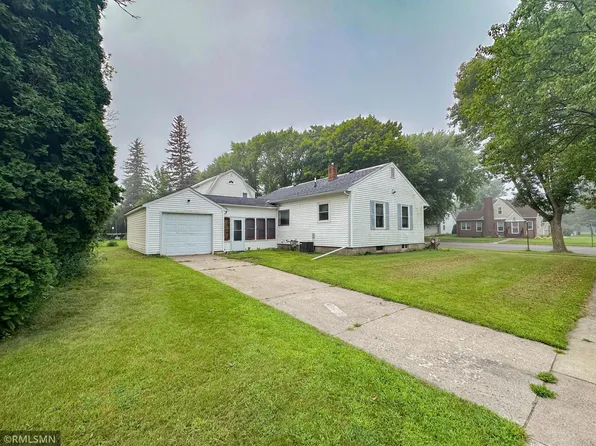 301 S 8th St, Olivia, MN 56277