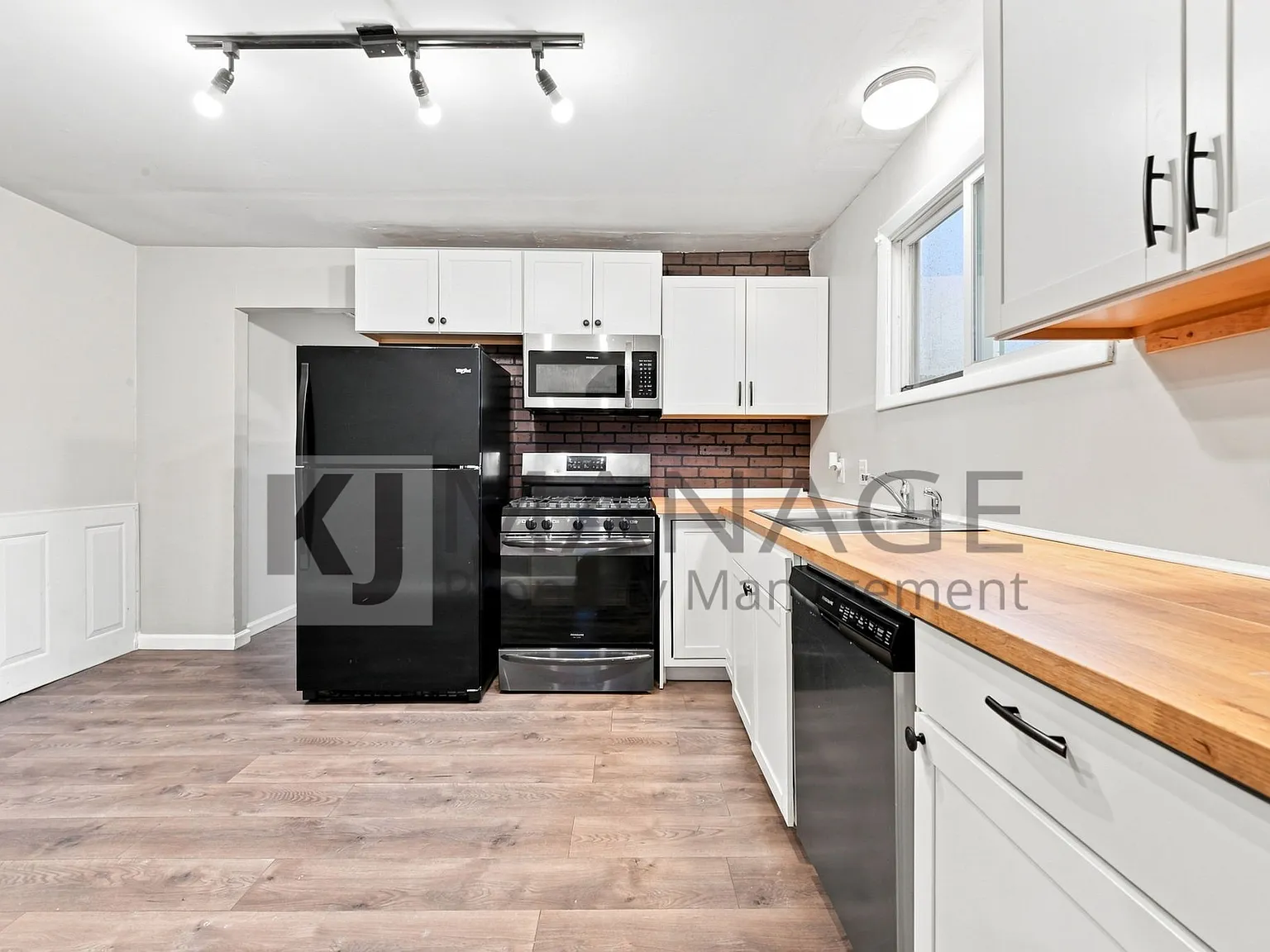 3 bed, 1102 sqft, $1,400 — Photo 2