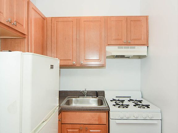 2nd image of 1742 N Humboldt Blvd #604