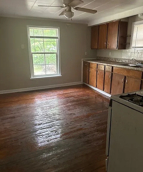 708 S Dewey Ave — Photo 5