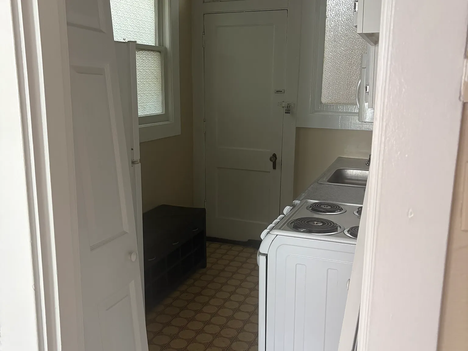 Studio, 350 sqft, $750 — Photo 3