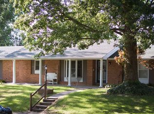 120 Lakeshore Dr, Scott City, MO 63780