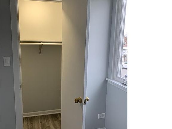 5th image of 2956 N Hamlin Ave #2F