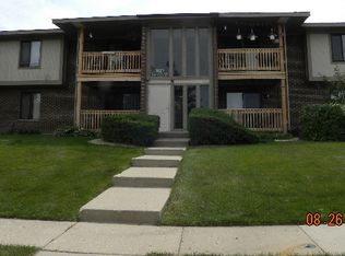 801 Brook Dr #4A, Streamwood, IL 60107