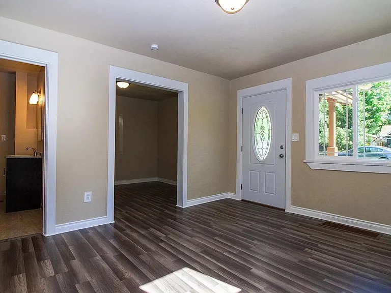537 E Everett Ave — Photo 5