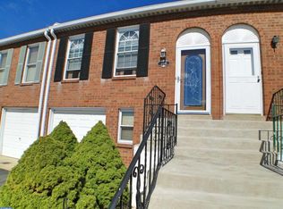 10816 W Pelle Cir, Philadelphia, PA 19154
