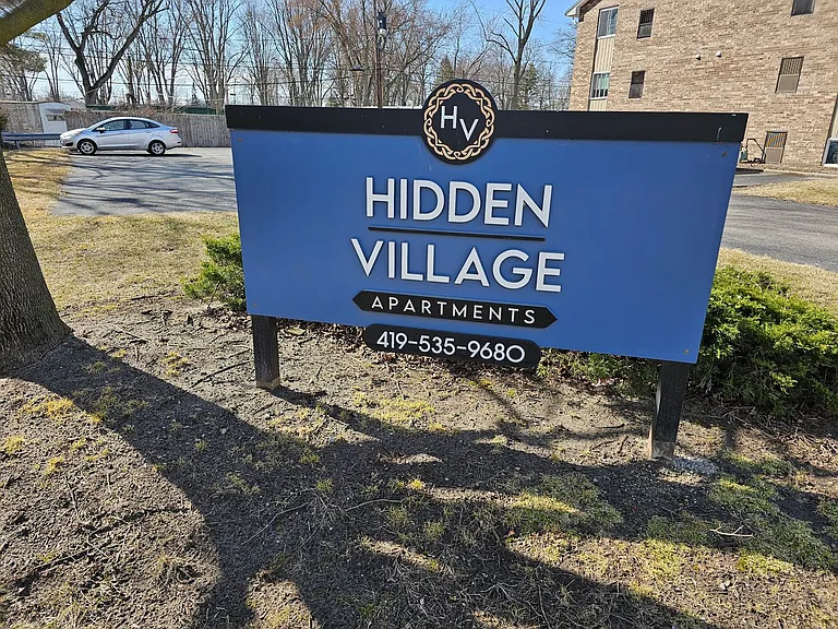 Hidden Village Square Apartments — Photo 19