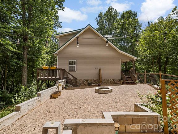 3rd image of 46 Michele Ln