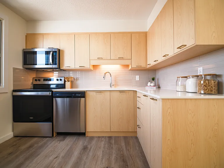 25 Woodridge Cres — Photo 87
