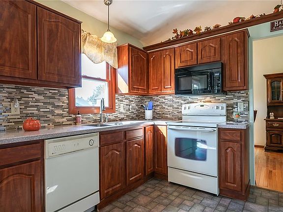 3rd image of 8144 Rapallo Way