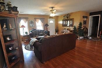 4th image of 100 Cambridge Ct