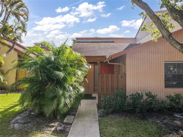 1192 N University Dr, Plantation, FL 33322