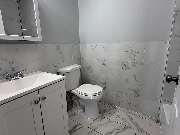145 14th Ave #3L — Photo 2