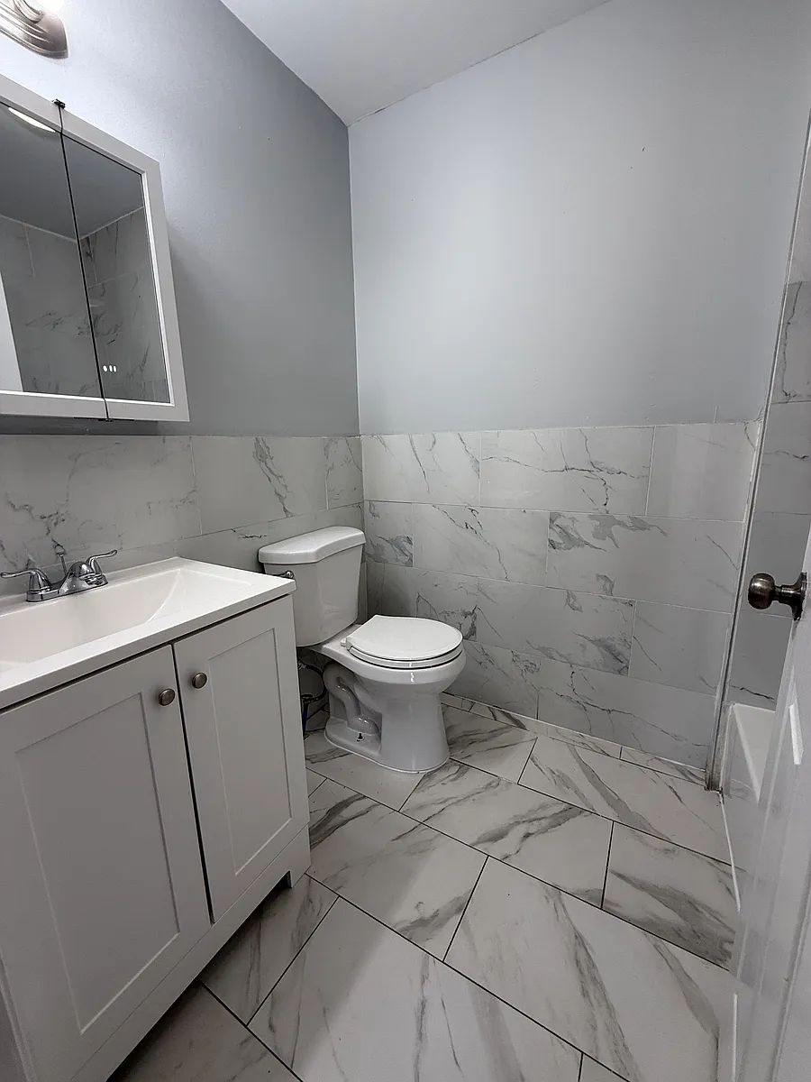 Building Photo - 145 14th Ave #3L
