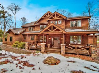 105 Crosshill Rd, Lake Harmony, PA 18624